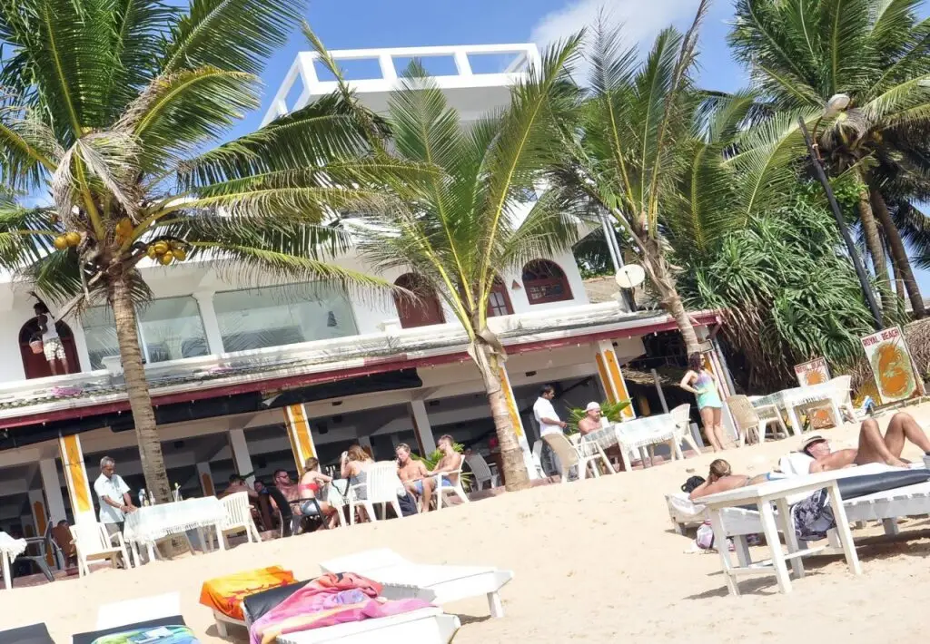 Хиккадува: Royal Beach Hotel & Restaurant