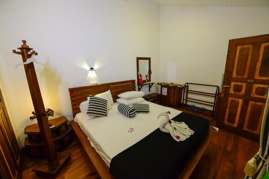 Галле: New Old Dutch House Galle Fort