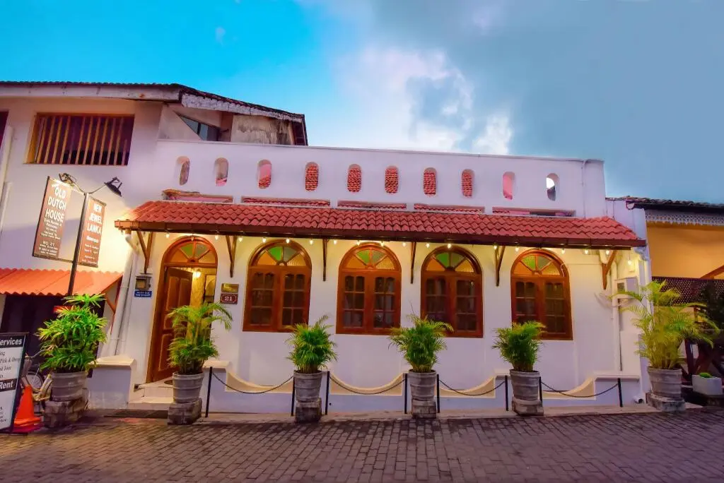 Галле: New Old Dutch House Galle Fort