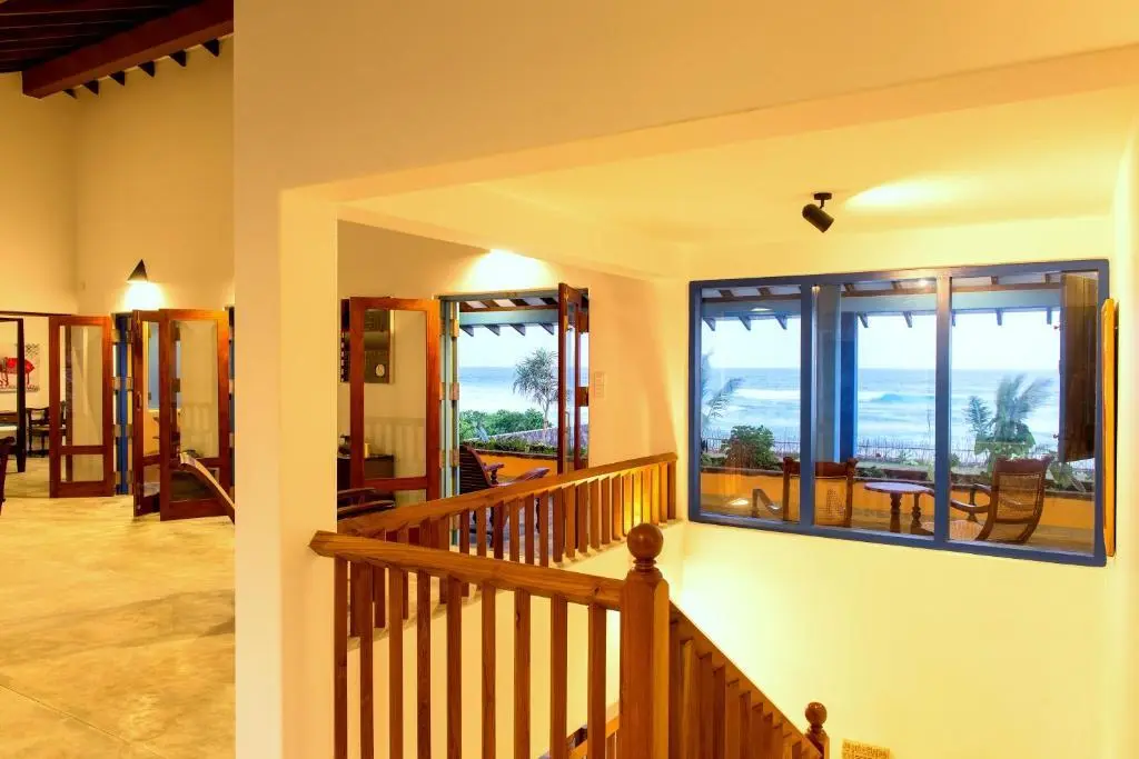 Таларамба: Villa Atulya at Ocean's edge