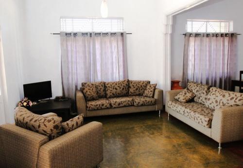 Канди: Home Away From Home