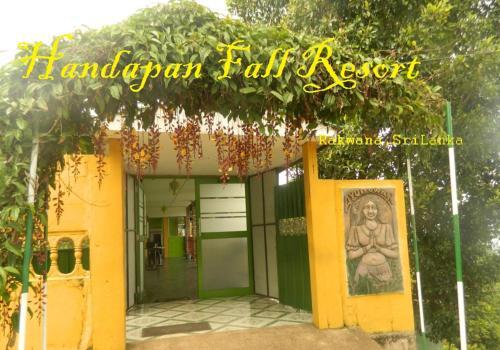 Илумбаканда: Handapan Falls - Holiday Resort