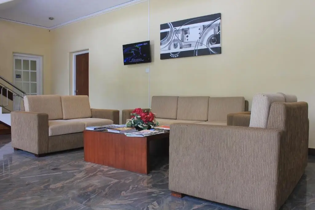 Grand 7 Hotel - Thalawathugoda — фото 1