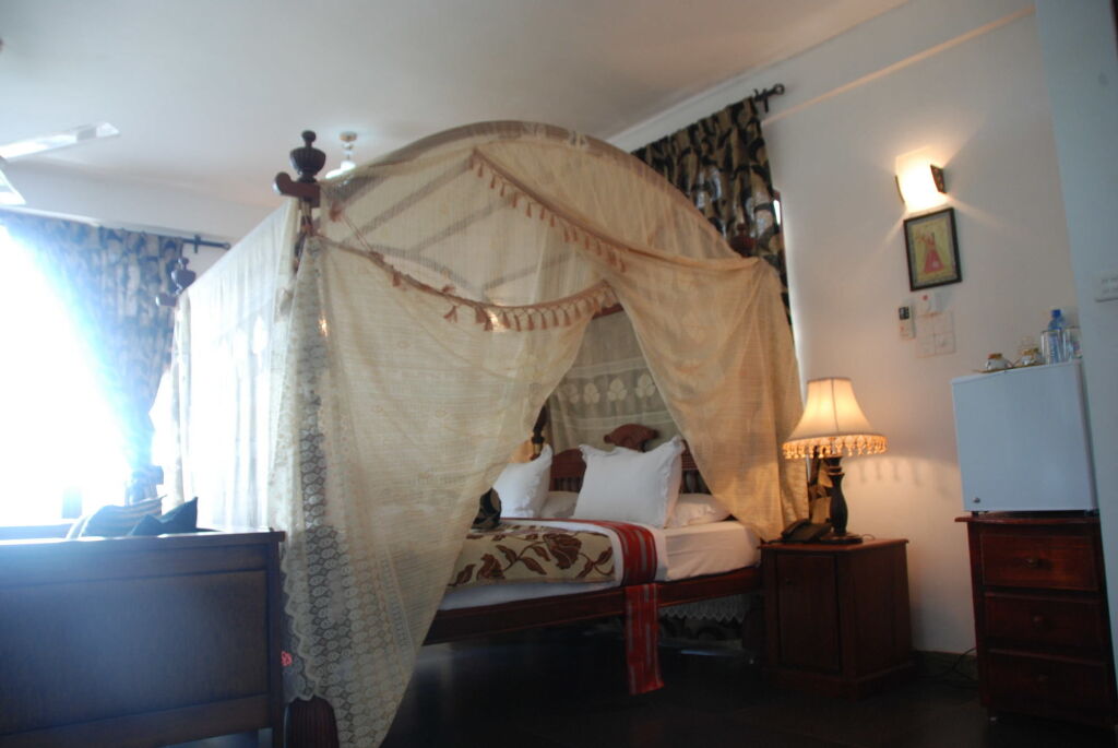 Канди: The Richmond House Grand