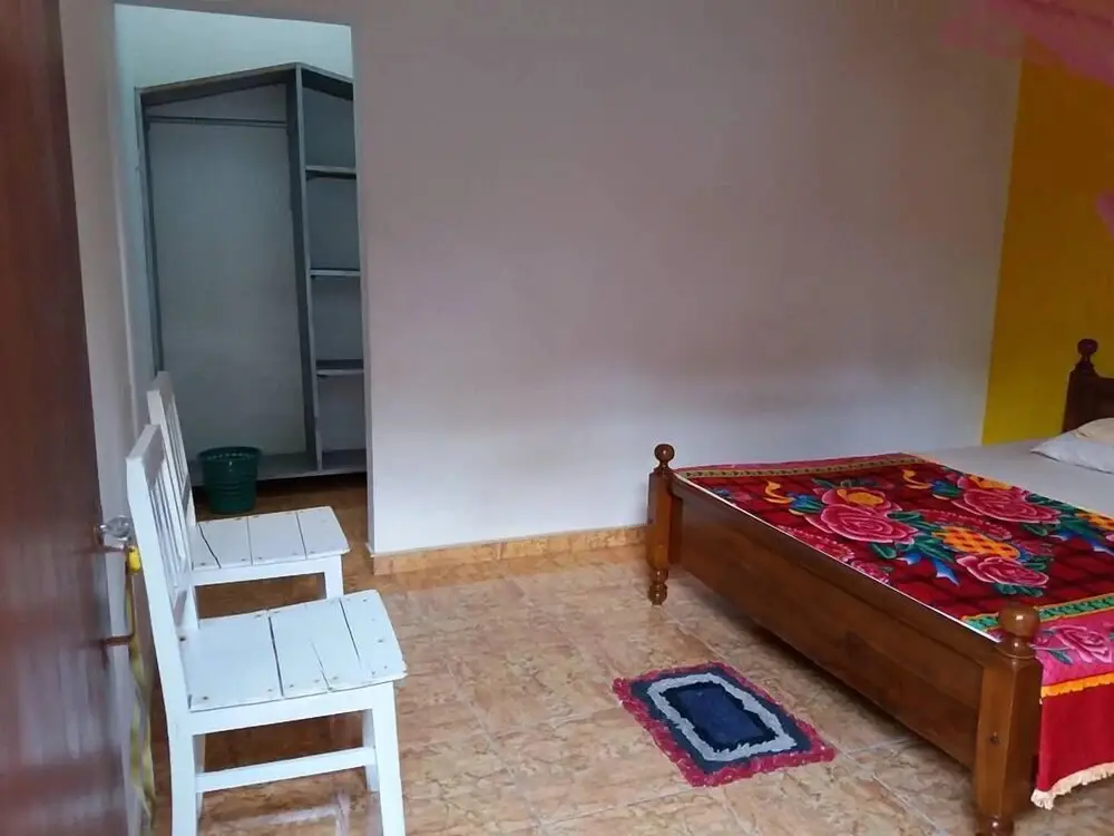 Патхуватта: Malika's Yellow House