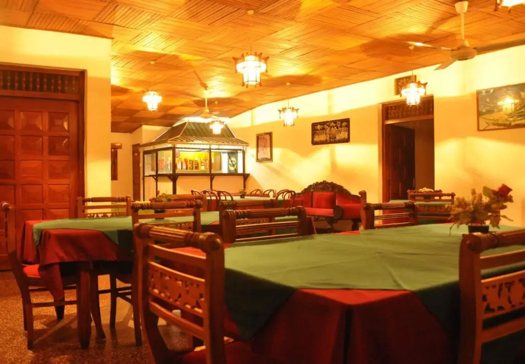 Канди: Hotel Sandakelum