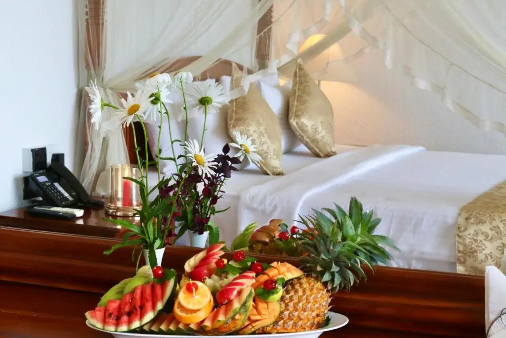 Элла: Hotel Heavens Edge