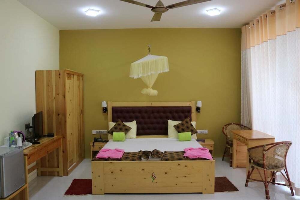 Элла: Ella's Edge Resort