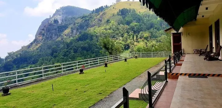 Элла: Ella's Edge Resort