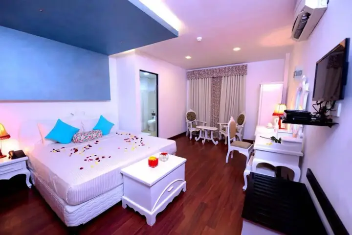 Шри-Джаяварденепура-Котте: Opulent River Face Hotel