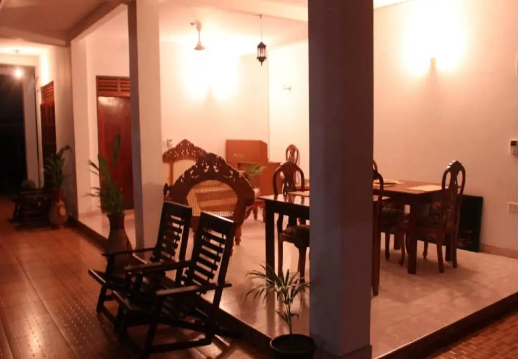 Хиккадува: Vizzava Villa
