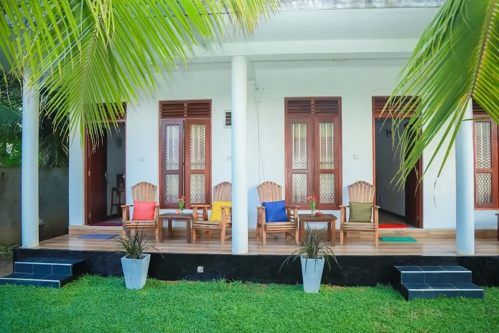 Хиккадува: Hasaranga Holiday House