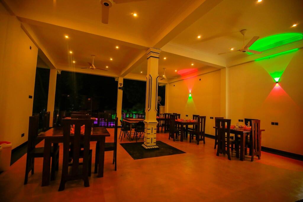 Киринда: Yala Hotel River Front