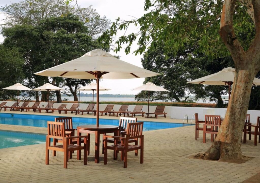 Анурадхапура: The Lakeside Hotel at Nuwarawewa