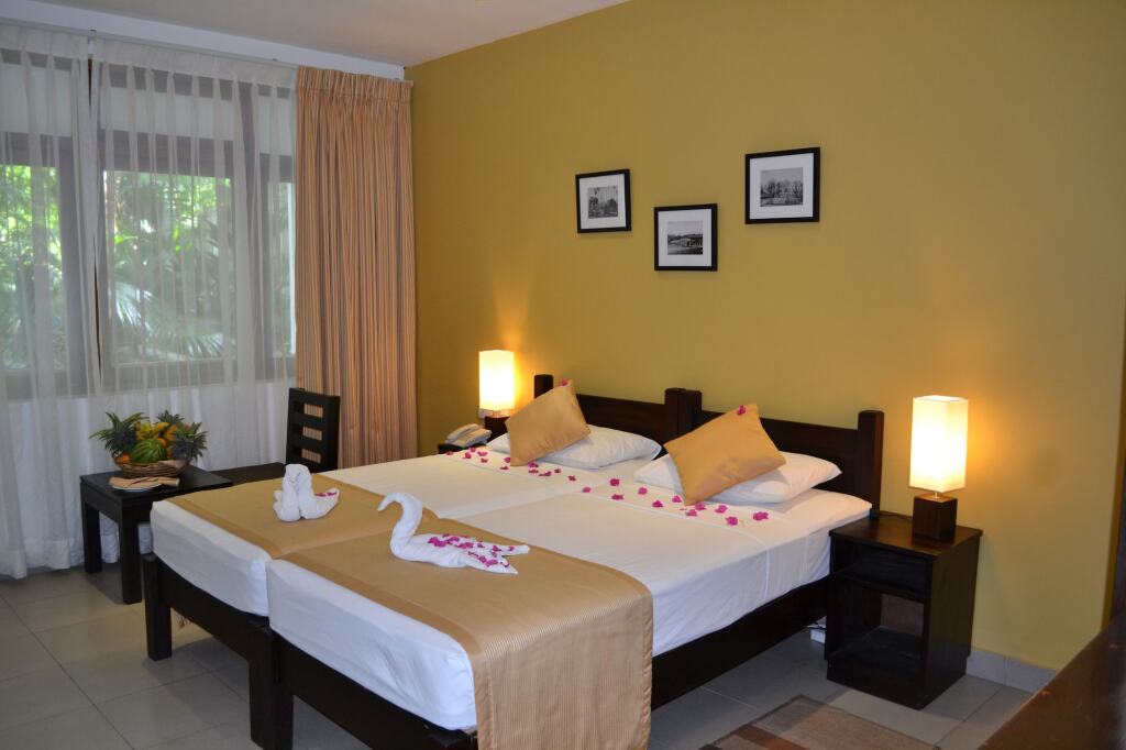 Анурадхапура: The Lakeside Hotel at Nuwarawewa