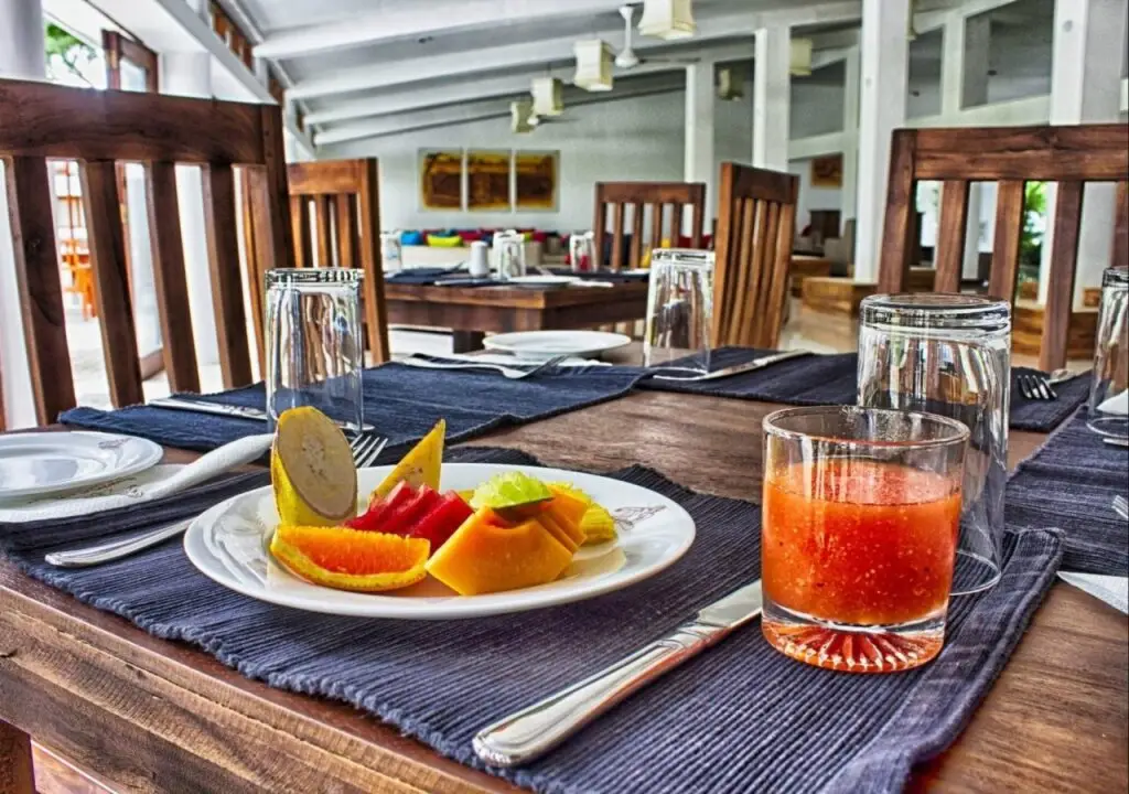 Анурадхапура: The Lakeside Hotel at Nuwarawewa