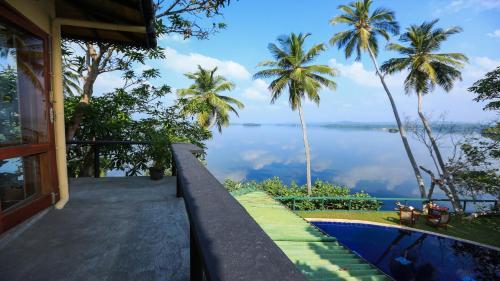 South Point Cottage - Whole Villa 3 Bedrooms (Sleeps 6) — фото 1