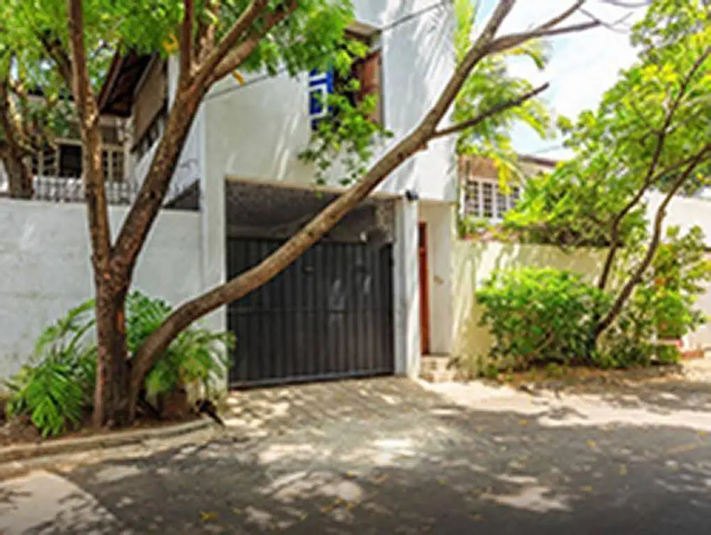 Colombo 7 - A Charming White Room — фото 1