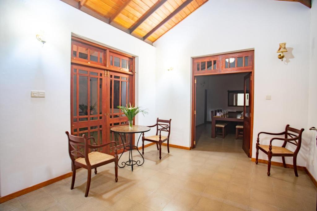 Канди: The Kandyan Villa
