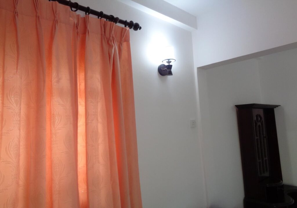Полоннарува: Man Guest Polonnaruwa