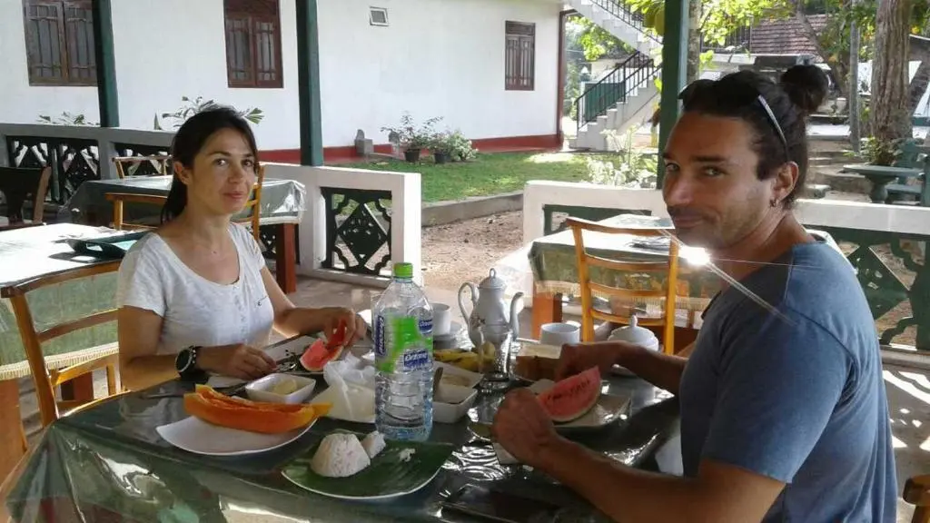 Полоннарува: Man Guest Polonnaruwa