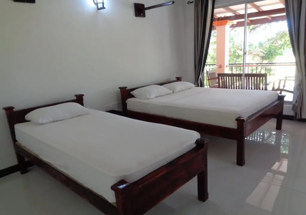 Полоннарува: Man Guest Polonnaruwa