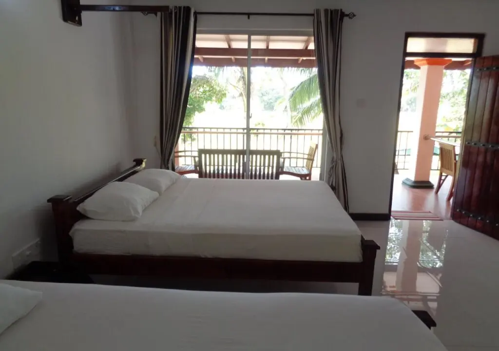 Полоннарува: Man Guest Polonnaruwa
