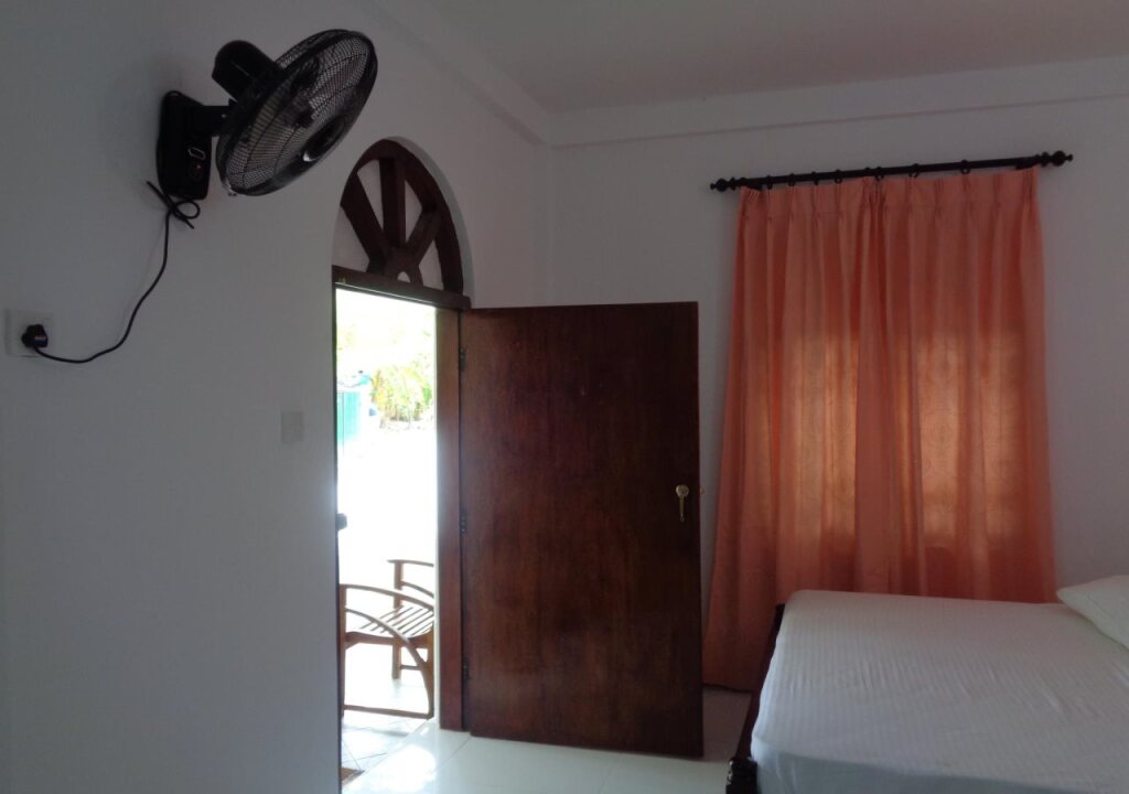 Полоннарува: Man Guest Polonnaruwa