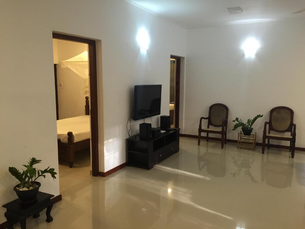 Хиккадува: Jaya Villa