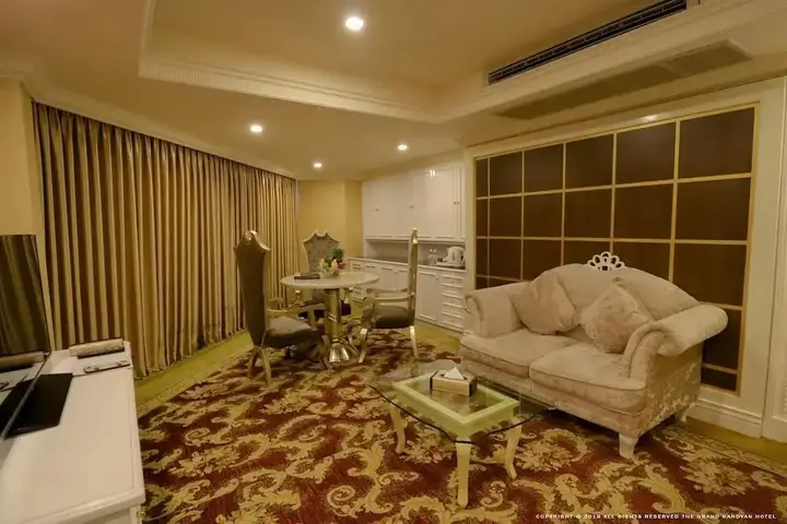 Канди: Devon Rest