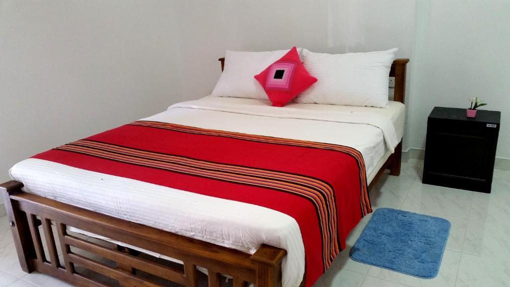 Полоннарува: Radha Tourist Home