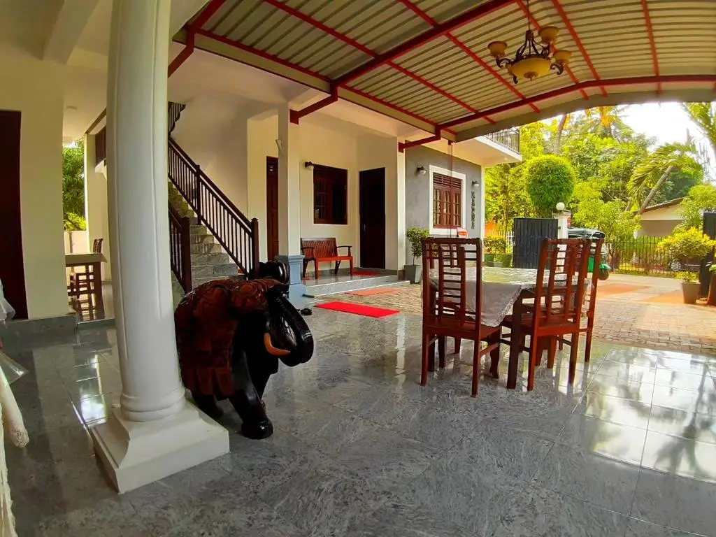 Полоннарува: Radha Tourist Home