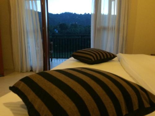 Канди: Riverside Retreat, Kandy