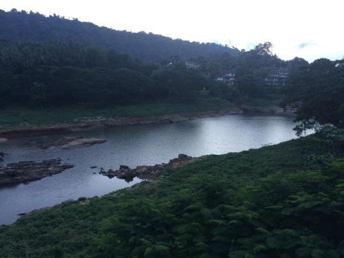Канди: Riverside Retreat, Kandy
