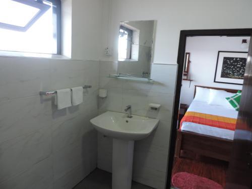 Анурадхапура: Panwewa Wee Bissa Resort