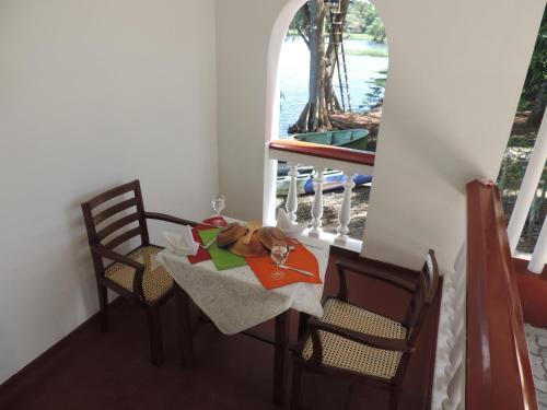 Анурадхапура: Panwewa Wee Bissa Resort