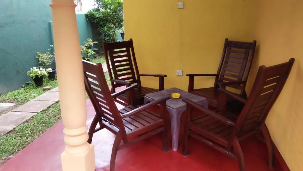Хиккадува: The CatiPe Lodge