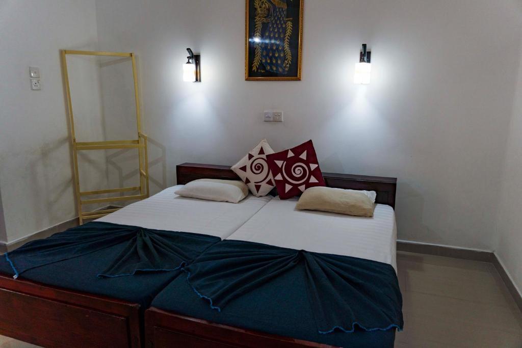 Хиккадува: The CatiPe Lodge