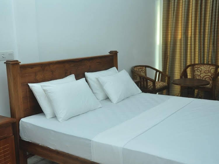 Таларамба: Sea Breeze Hotel