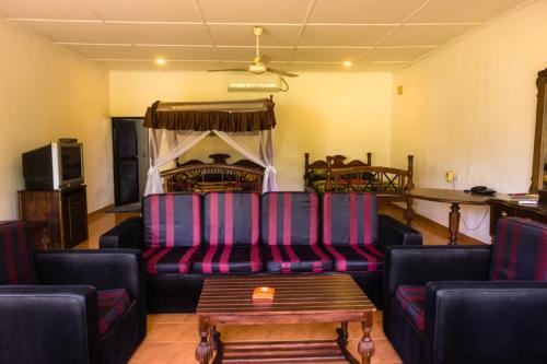 Панадура: River View Hotel