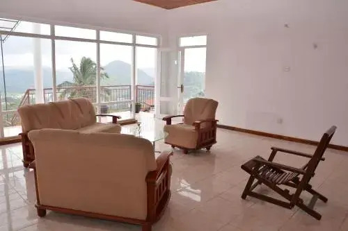 Канди: High View Hotel