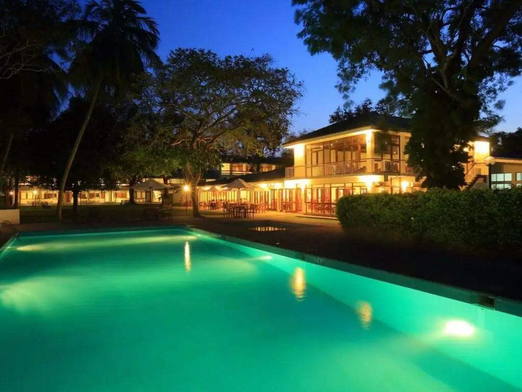 Анурадхапура: The Lakeside Hotel at Nuwarawewa
