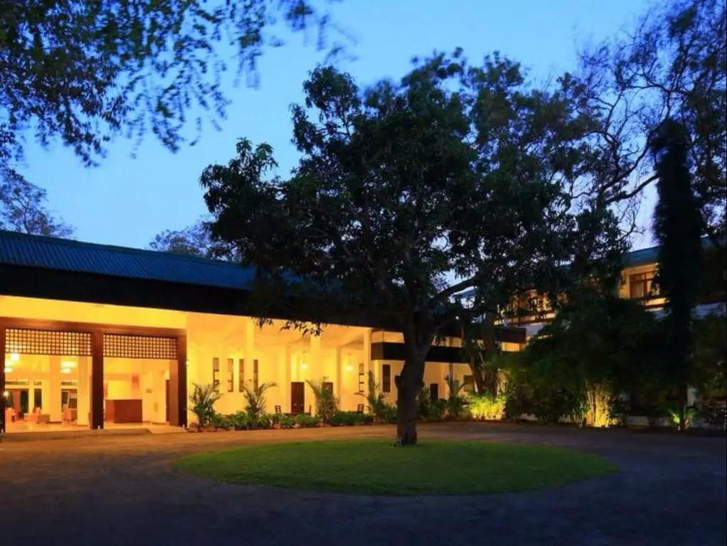 The Lakeside Hotel at Nuwarawewa — фото 1