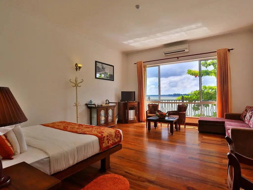 Эмбилипития: Centauria Lake Resort