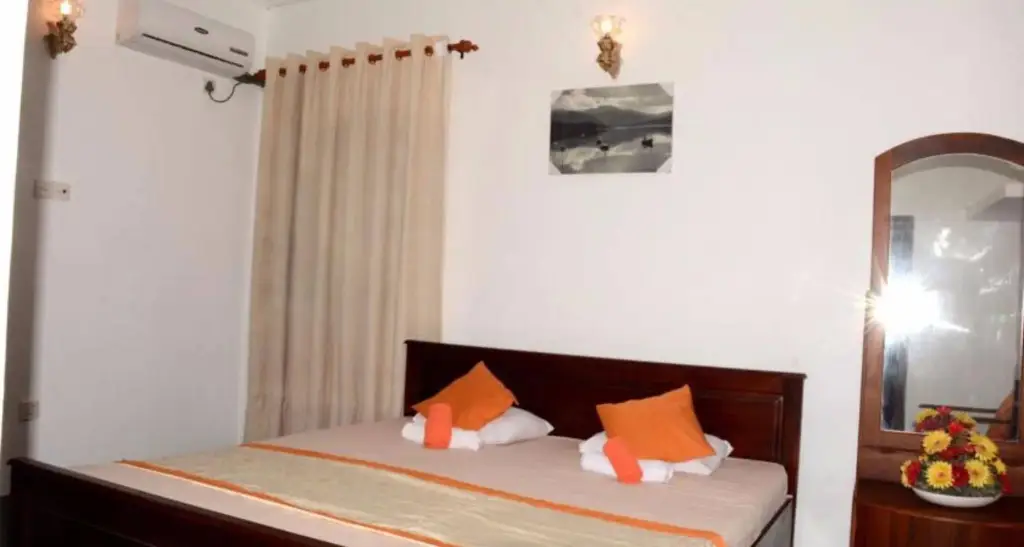 Хиккадува: Waves Inn