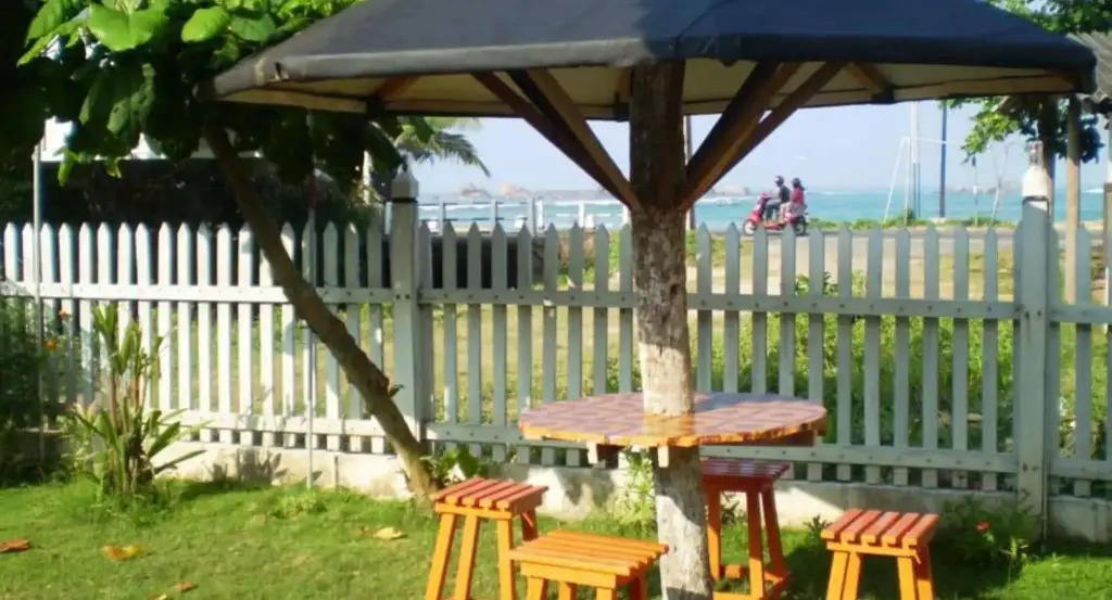 Хиккадува: Waves Inn