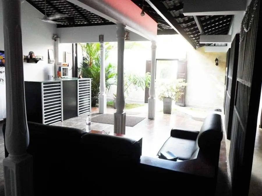 Галле: Tharusha Holiday Inn