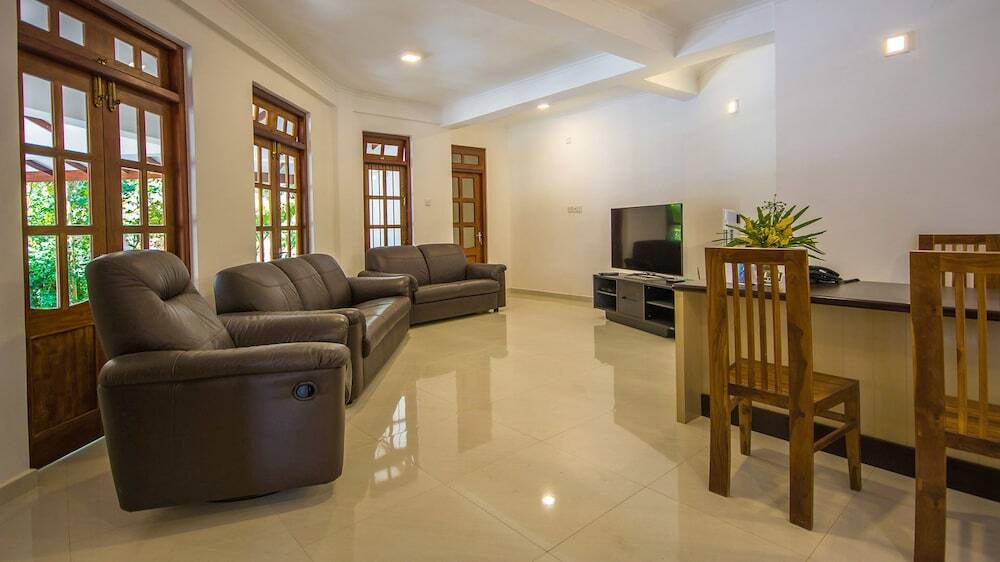 Канди: Niru Residence