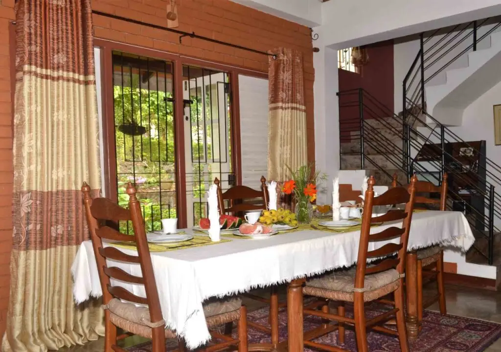Канди: Guest House Sujatha