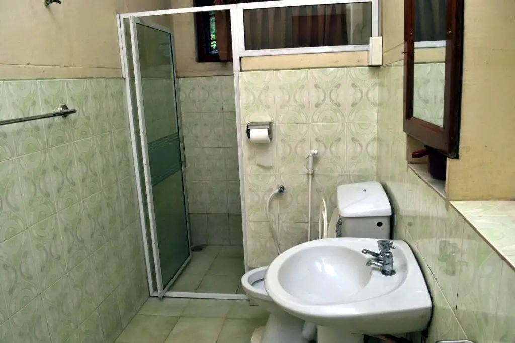 Канди: Ivy Banks Lake Round Hotel